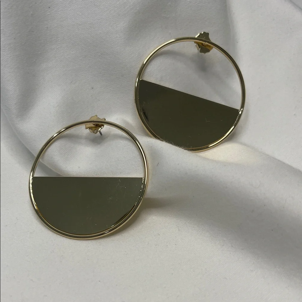 Elegant Gold Hoop Earrings